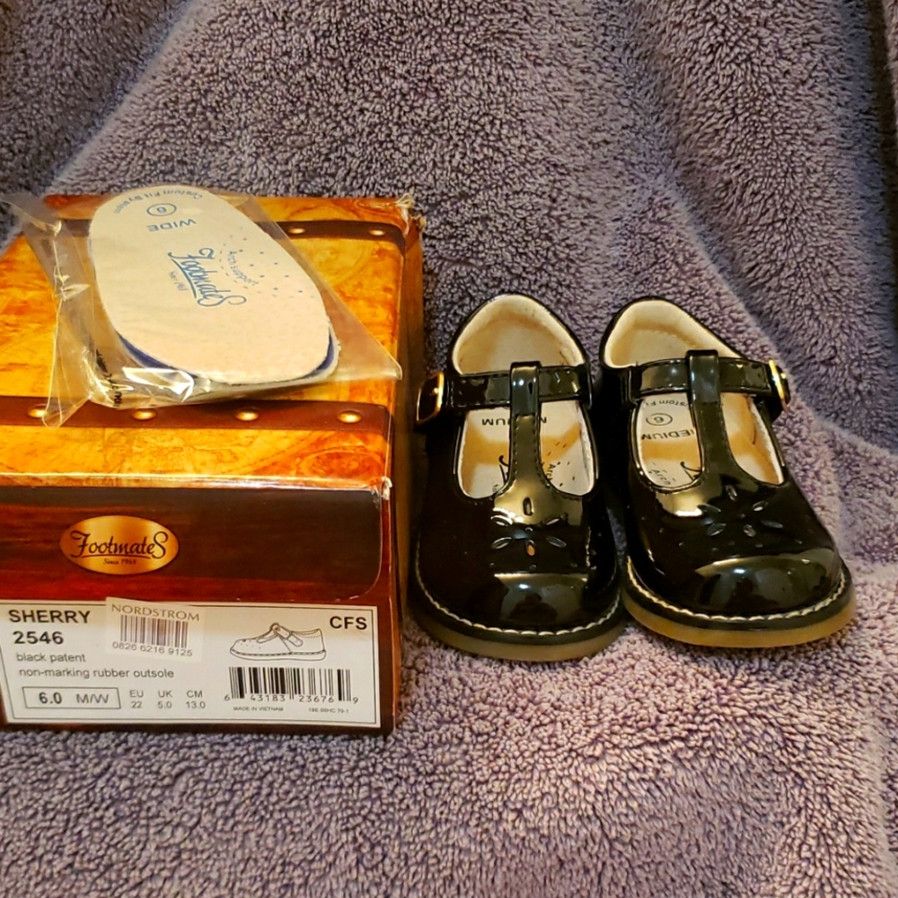 Footmates girl Size 6 shoe